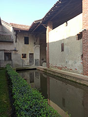 Foto 12 di 54