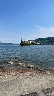 Foto 33 di 43