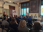 Foto 13 di 33