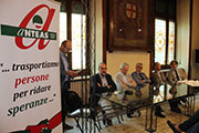 Foto 15 di 33