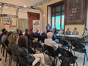 Foto 9 di 33